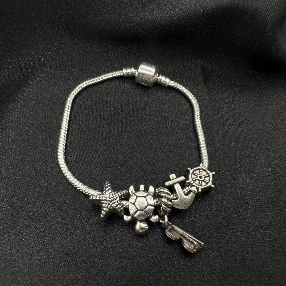 Vintage 80s Beach Charm Bracelet Silver Tone Starfish Turtle Ship‎ Wheel Jewelry